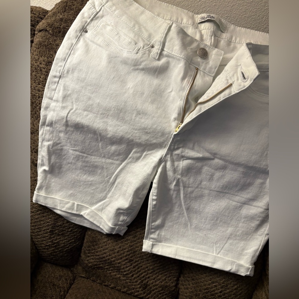 Royalty For Me Women's White Shorts NWOT